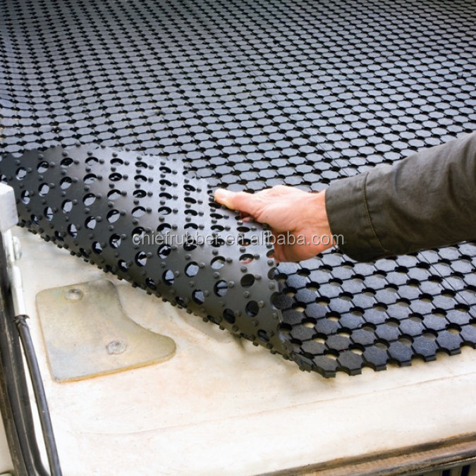 Boat deck rubber flooring/rubber mats with holes/marine rubber mat