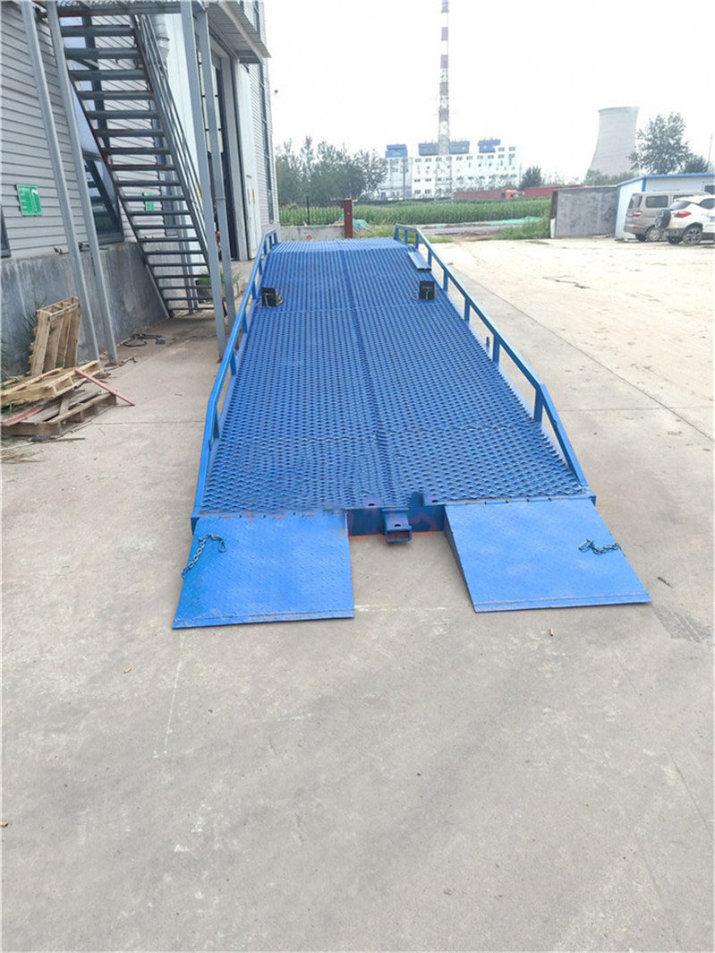 Heavy Aluminum Portable Ramp Towable Mobile Dock Vehicle Livestock Container Loading Ramp for Loading and Unloading