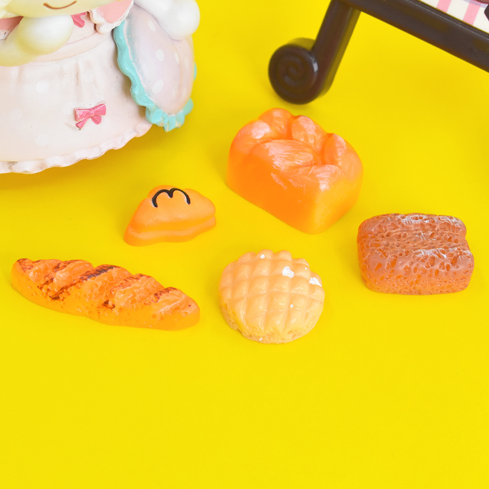 Hot selling  Miniature Bread Resin Kawaii Cabochon For Dollhouse Simulation Food Toys Diy Cream Glue Phone Case Decoration