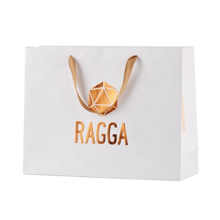 Customized luxury black paper bag with your own logo clothing packaging shopping bag gift paper bag