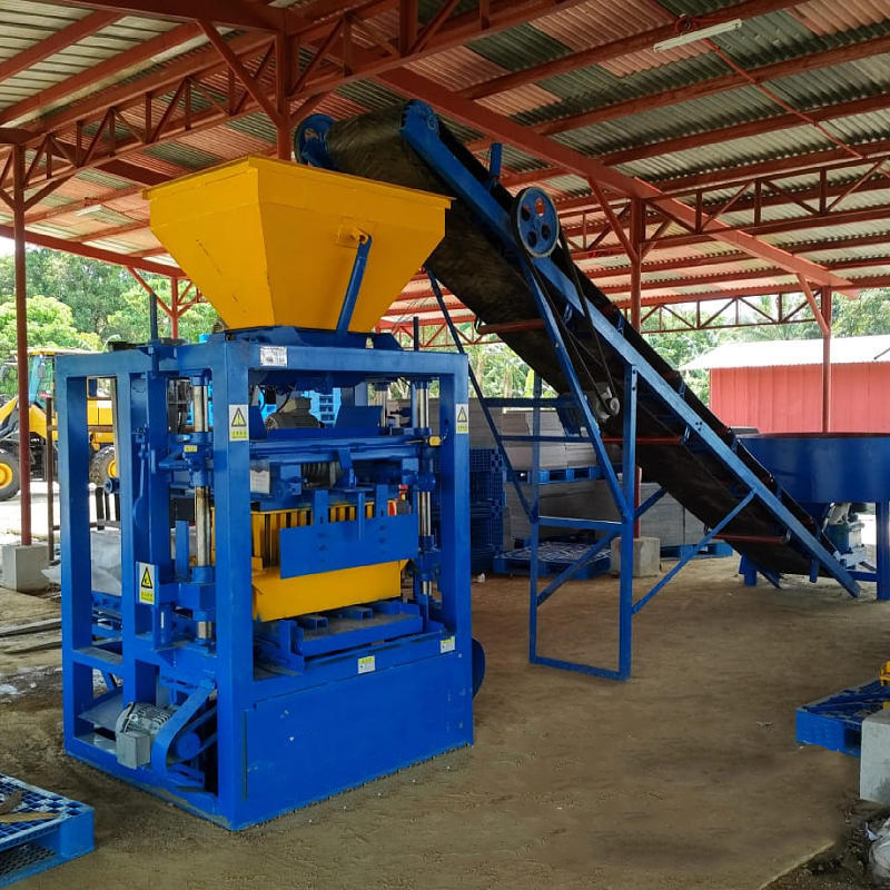 QT4-26 lowest price brazil small hat gypsum breeze blocking cement brick machinery concrete interlocking block making machine