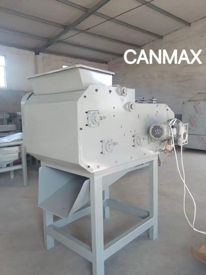 Fashion Compressor Shell Cutting Pecan Separating Cashew Shelling Machine