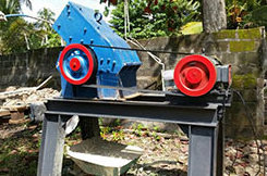 Low Price Small Movable Hammer Mill Brick Crusher Grinder Charcoal Soil Crushing Machine 8-15 Tph