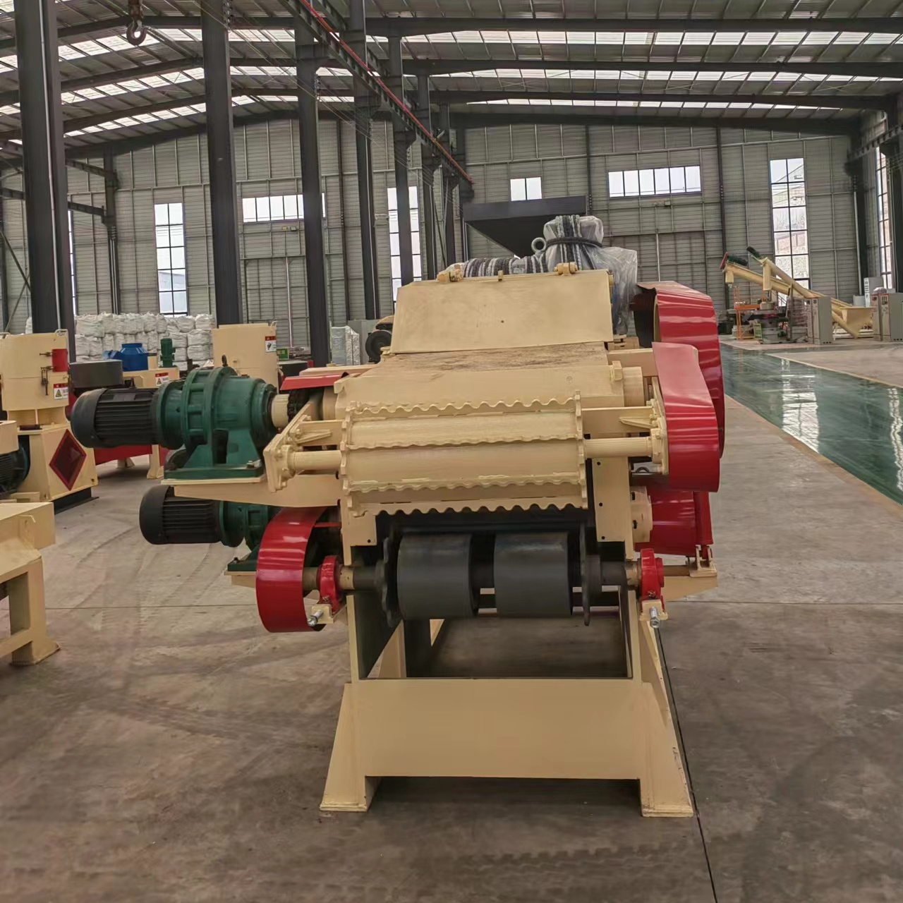 2024 hot sale Comprehensive sawdust making machine wood branch pulverizer for artificial timber board