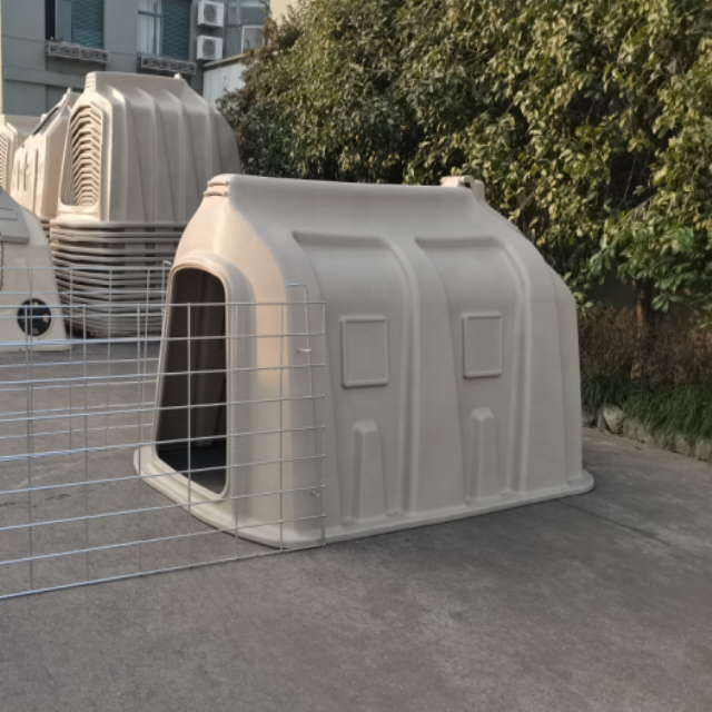 Farm equipment high quality plastic calf hutch cow confortable livestock house rotomolding calf hutch