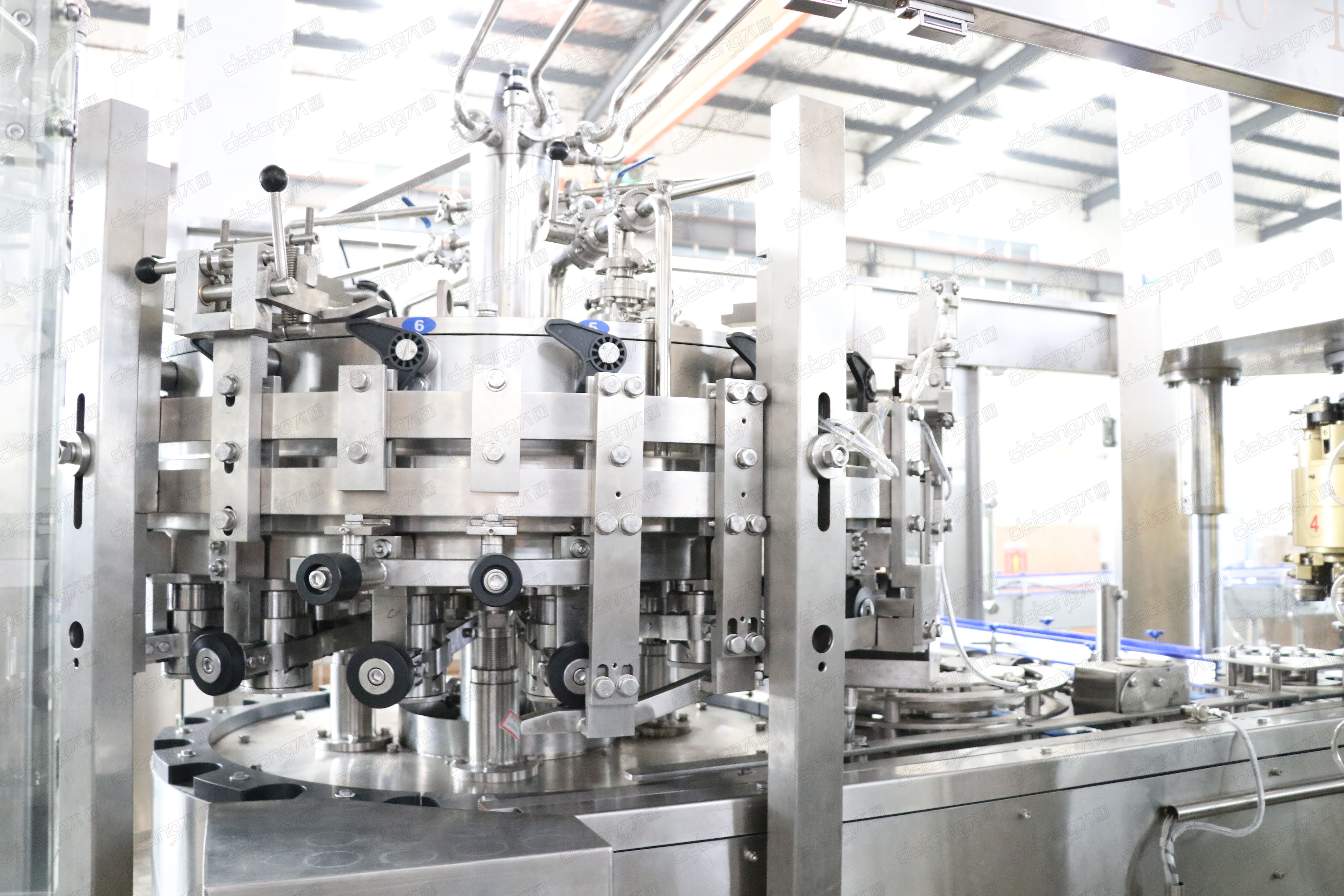 Full Automatic And Semi Automatic Counter Pressure Beer Can Filler