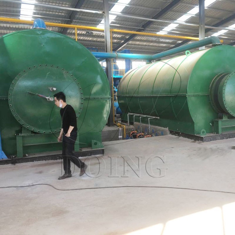 Hot Sales Recapped Tires Pyrolysis Refining Distillation Machine for recycling used tyre