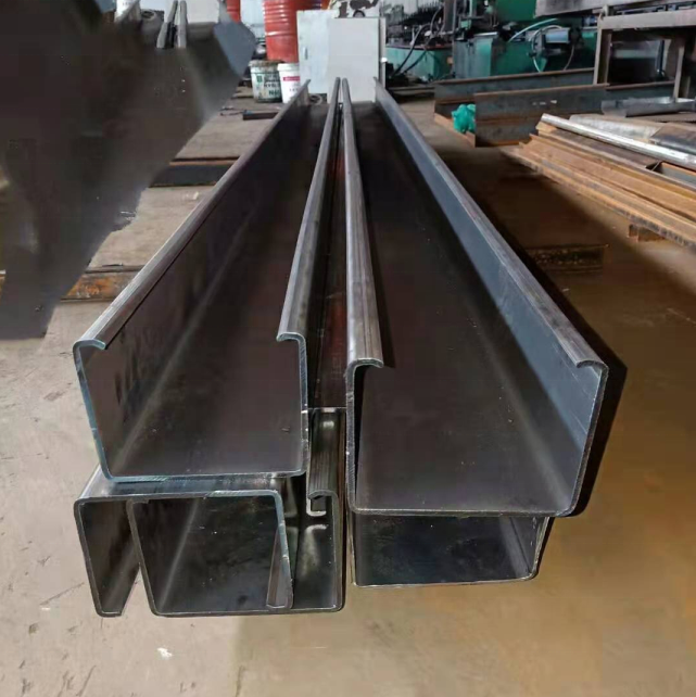 A36 Ss400 S235jr Hot Rolled Galvanized C Z U Purlin Steel Structural Channel with holes