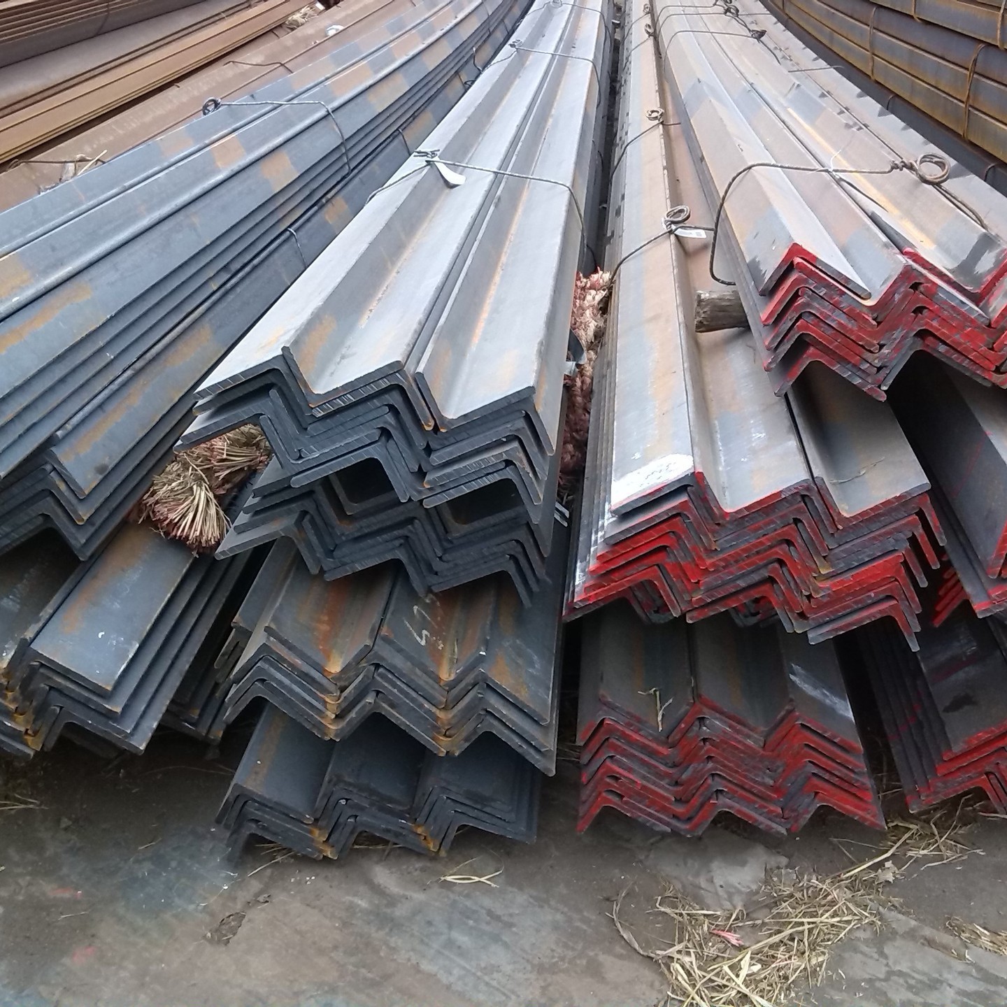 SS400 S235JR Q355 Q235 carbon equal steel slotted angle L shaped Galvanized Angle for construction