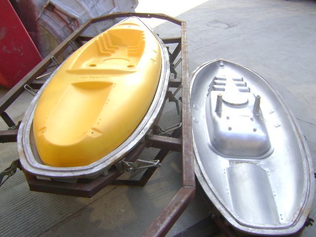 OEM Custom rotational moulds fishing boat rotomolding plastic kayak molds