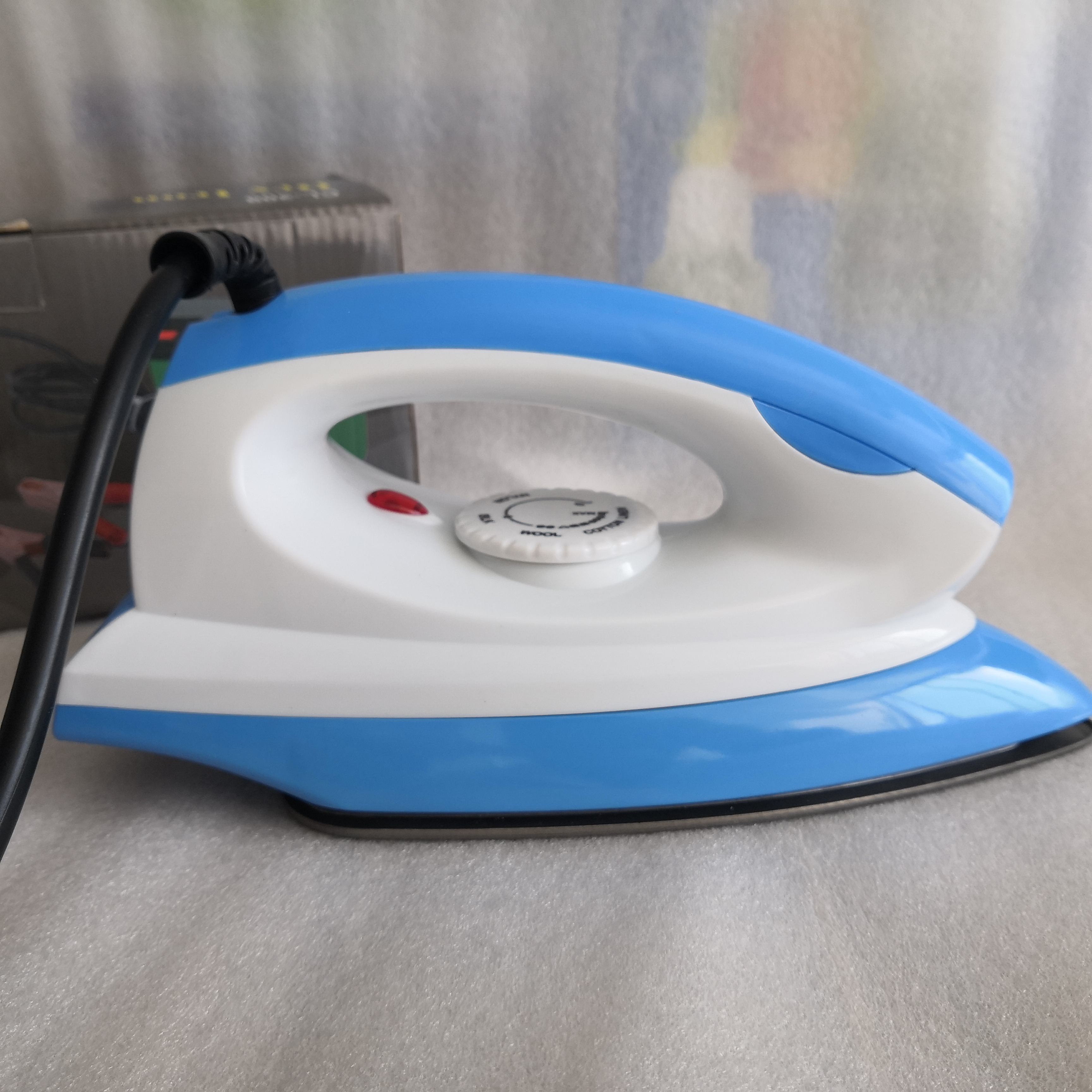 low MOQ 12v 150w dry dc heavy weight  solar pressing iron