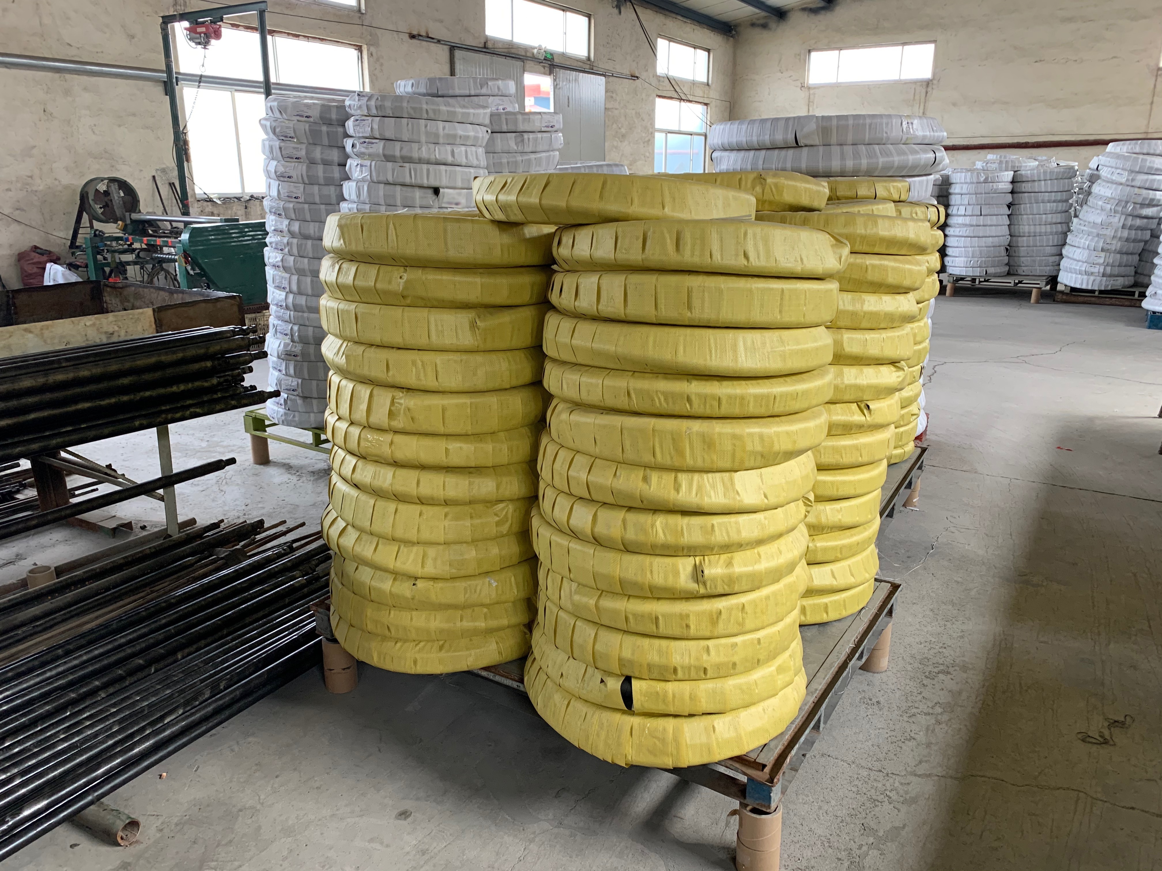 Supply customized industrial cloth fabric braided steel wire reinforced air water oil hydraulic rubber hose