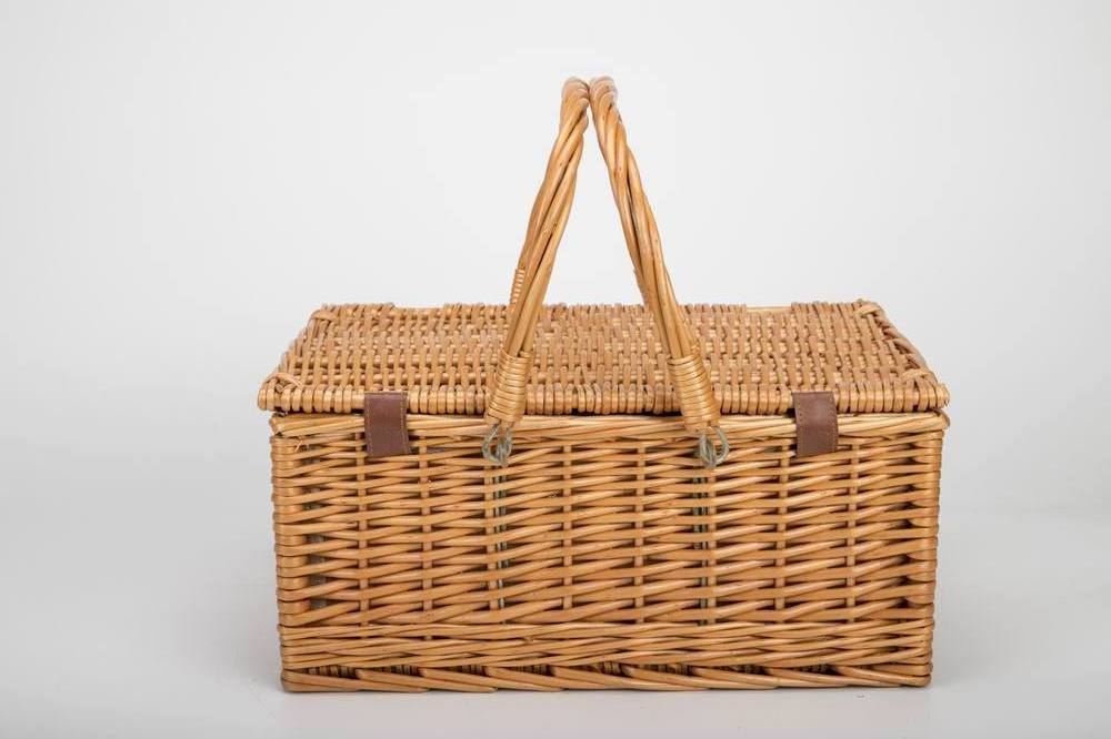 New style outdoor large capacity handmade natural rattan wicker 2 Person  bulk picnic basket set with 2 carry handle