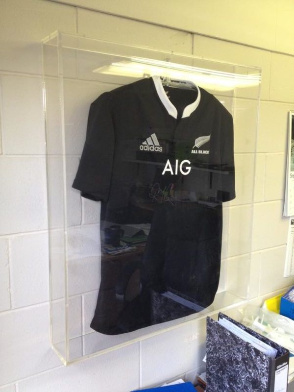 YAGELI custom clear acrylic football jersey case sports memorabilia jersey frame display case