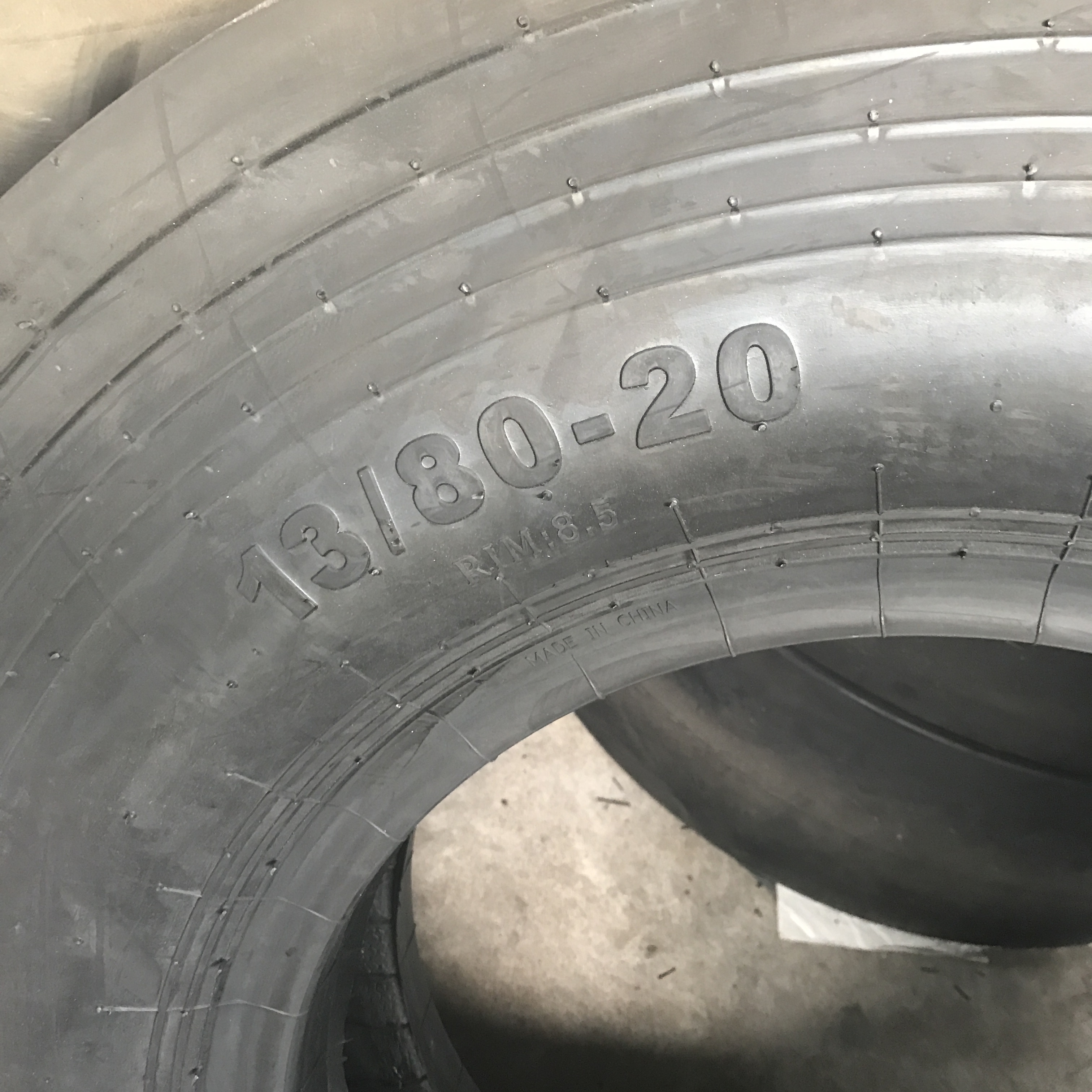 Smooth slick tyres 9.5/65-15 10.5/80-16 7.50-16 9.00-20 11.00-20 12.00-20 13/80-20 14/70-20 OTR tire Off the road tire c-1