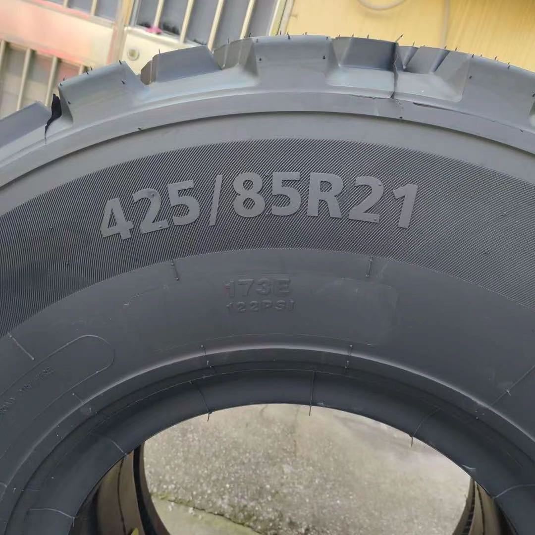 Truck tire 425/75R21 500/75R21 550/75R21