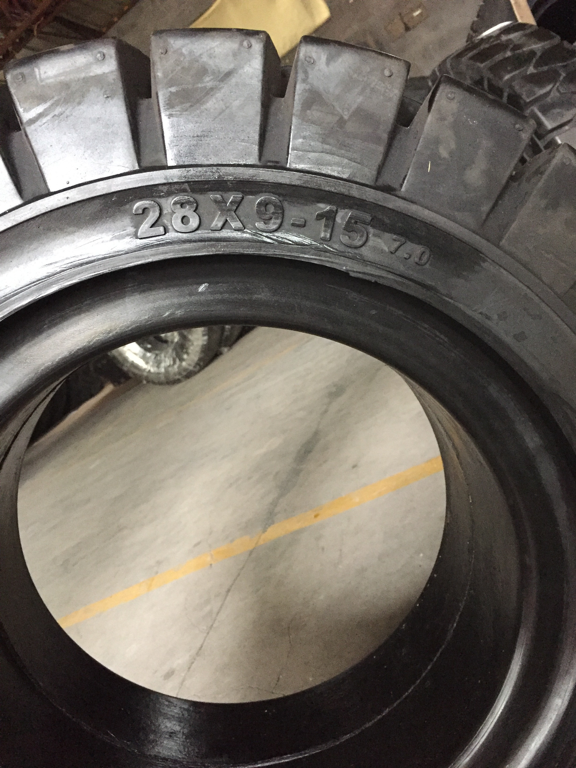 solid rubber tires 28x9-15 700-12 650-10 250-10 forklift parts tires aboluo brand best quality tire manufacturers Vietnam