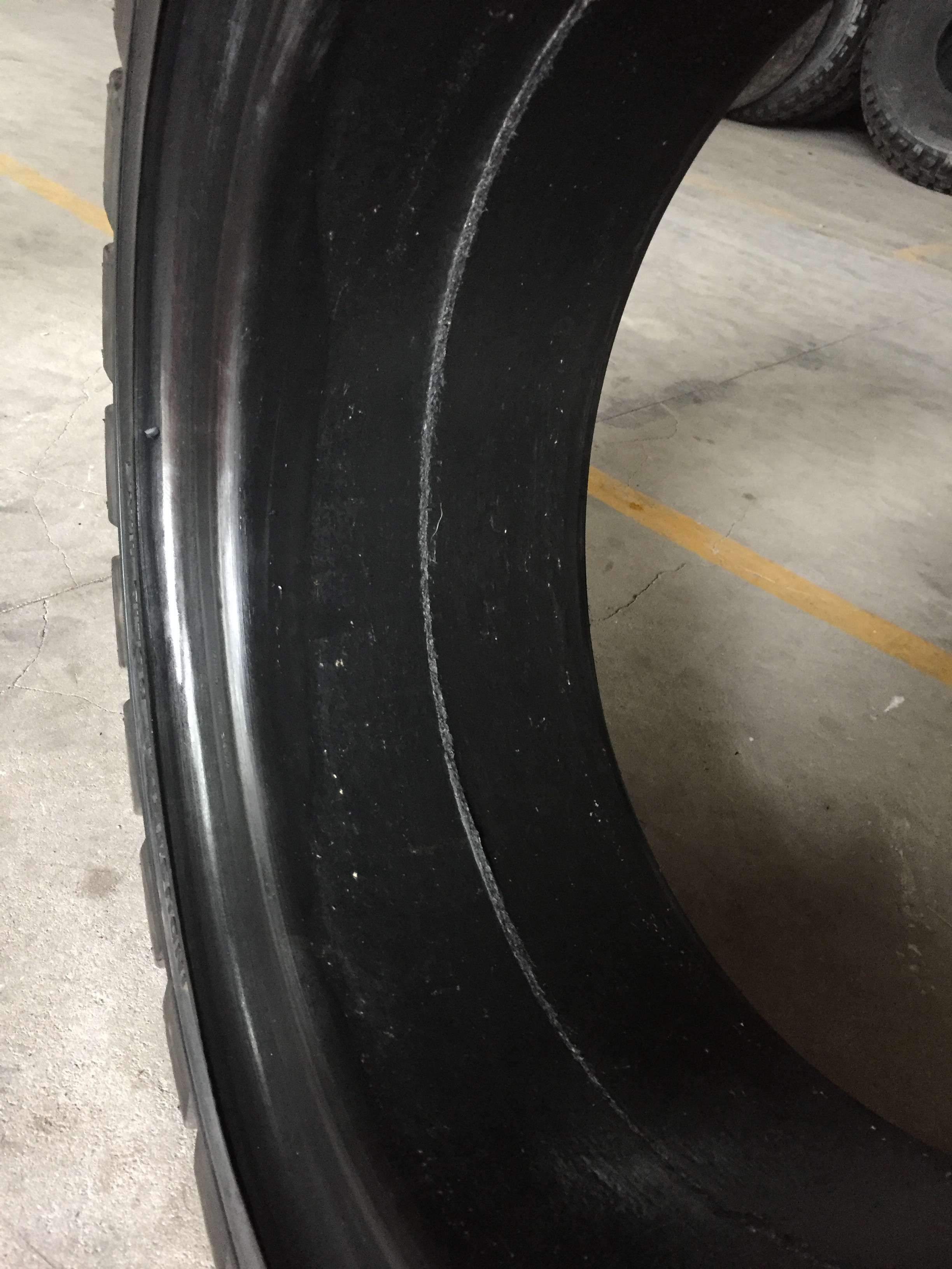 solid rubber tires 28x9-15 700-12 650-10 250-10 forklift parts tires aboluo brand best quality tire manufacturers Vietnam