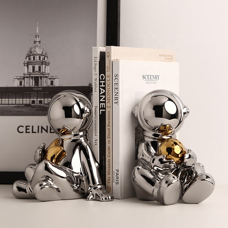 2024 Modern Light Luxury ceramic home decor for living room ceramic Astronaut shape Bookends