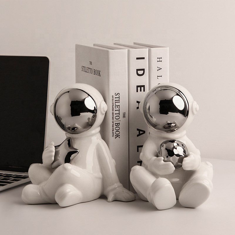 2024 Modern Light Luxury ceramic home decor for living room ceramic Astronaut shape Bookends