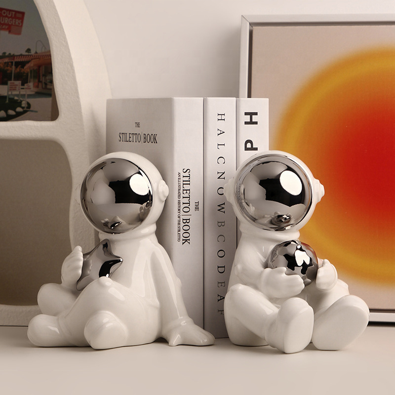 2024 Modern Light Luxury ceramic home decor for living room ceramic Astronaut shape Bookends