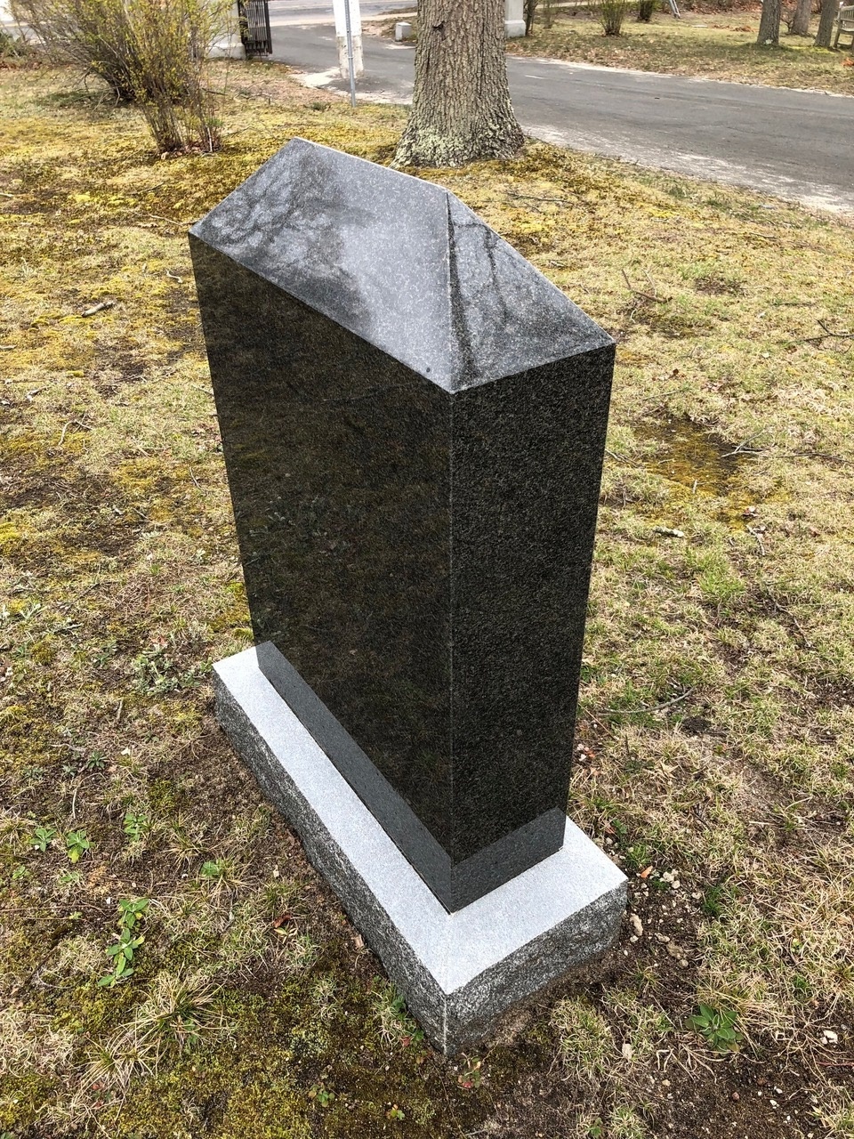 Wholesale Price Natural Stone Absolute Black Modern Design Hand Carved Garden Granite Monument