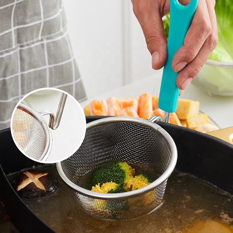 fine wire stainless steel cooking mesh sieve strainer filter basket spoon ladle with plastic handle for cooking pasta noodle