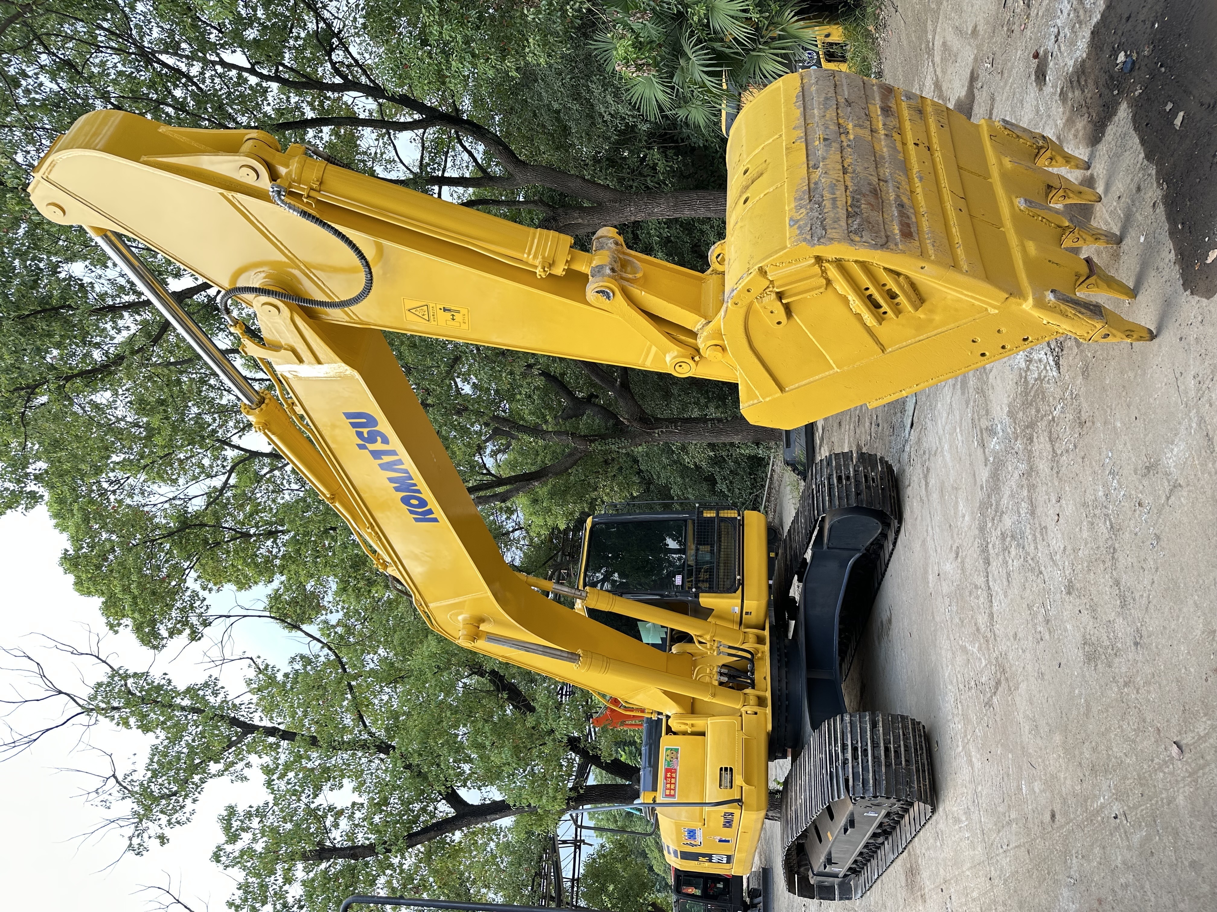 Original Japan used Komatsu crawler excavator Komatsu 220 construction machinery for sale at the lowest price PC220 200