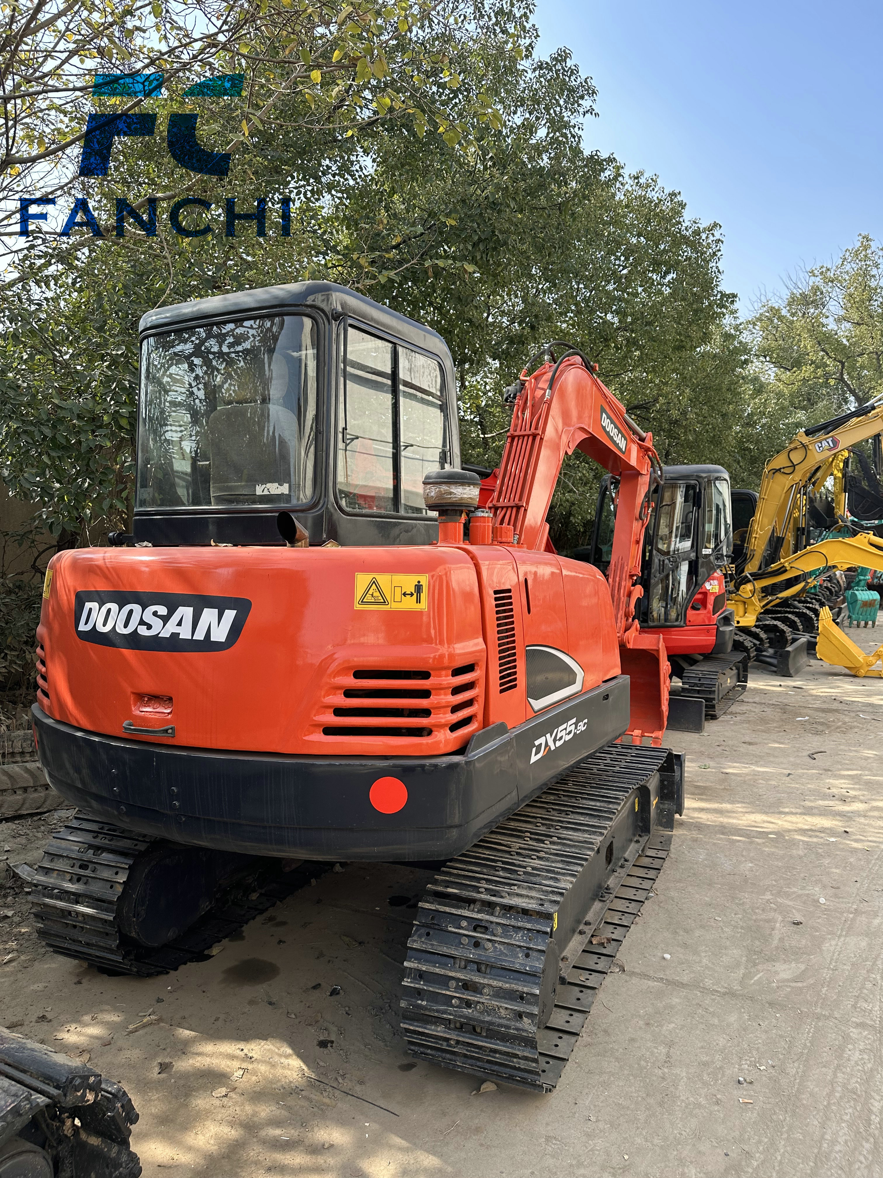 second hand good condition DOOSAN 55-7 excavator machine low price low workinng hours reasonable price quality assurance