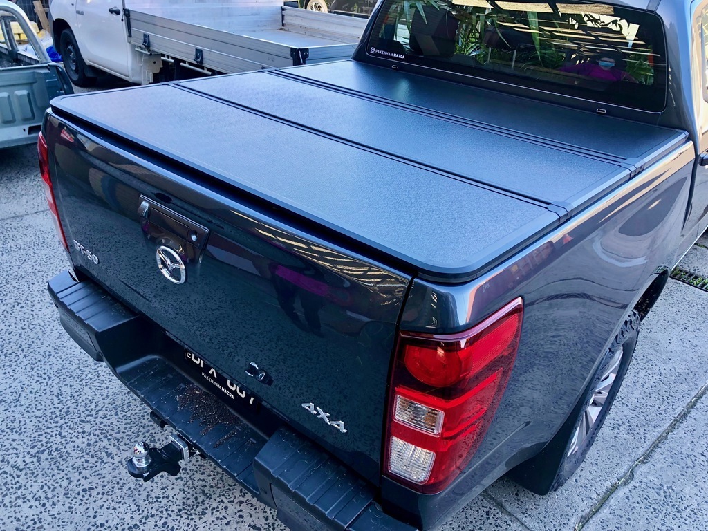 the best pickup truck trifold covers for Nissan Navara NP300 frontier hot sale aluminum rear tub lid trunk bed protector