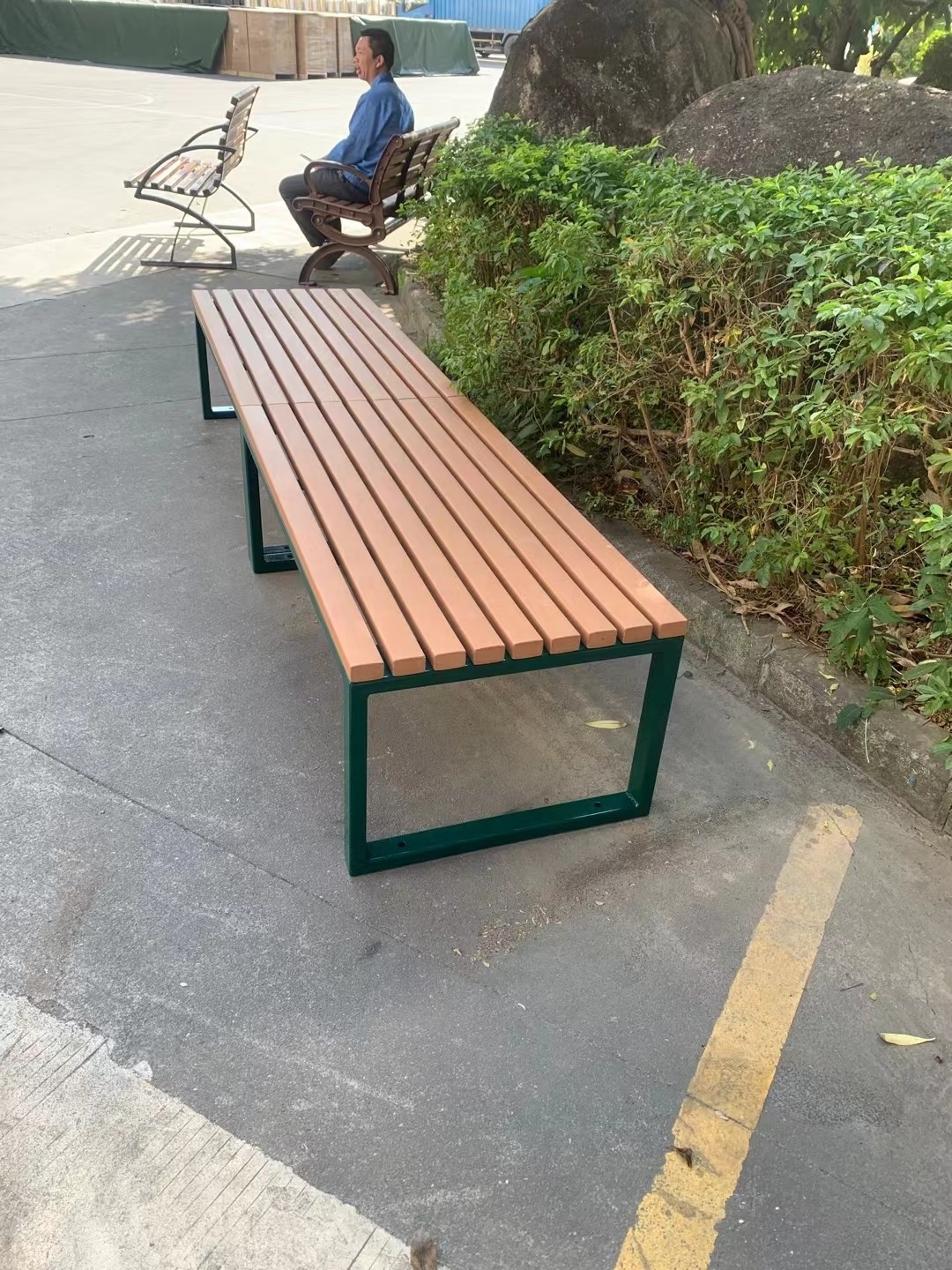 Hot sale Outside Steel Bus Stop 1.5 meter Benches Park Garden Outdoor Public Street Bench manufacturer