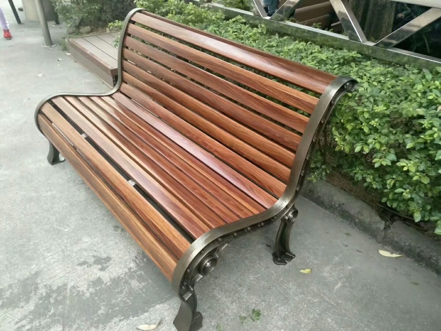 Classic Garden Bench Wooden Outdoor Glass Fiber and Cast Aluminum legs Garden Bench Wooden Outdoor Bench