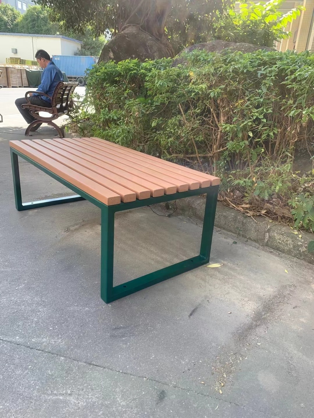 Hot sale Outside Steel Bus Stop 1.5 meter Benches Park Garden Outdoor Public Street Bench manufacturer