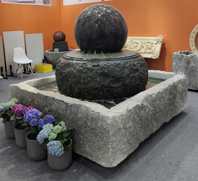 Modern Style Black Granite Stone Rolling Rotation Floating Sphere Water Feature Ball Fountains For Garden Courtyard