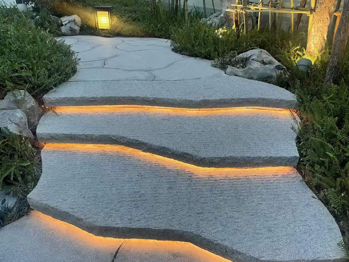 Natural Granite Non Slip Bush Hammered Flamed Stair Step Covers Tile Outdoor