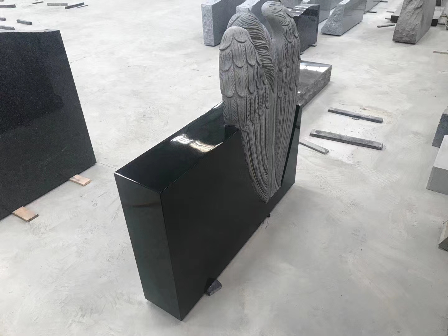 Natural Black Granite Headstone With Angel Wings Engrave Standing Beside Cemetery Headstone Tombstone Monument