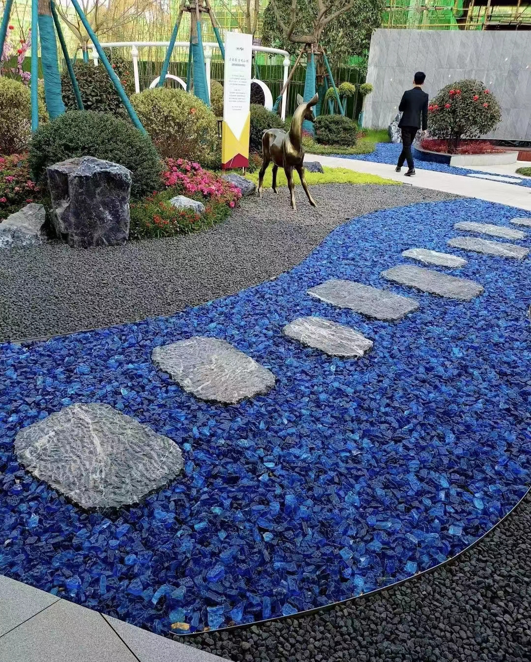 Wholesale Bulk Large Landscaping Glass Rocks Colored Crushed Gravel Recycled Blue Glass Chips For Landscape Aquarium Decoration