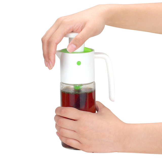 Chinagama hot selling Press-Mixer Hand salad dressing shaker  and  Salad Blender with 330ML Borosilicate Glass