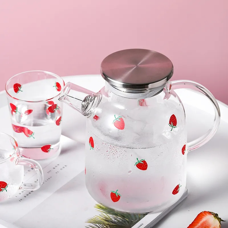 Newly Strawberry Designed Heat Resistant Borosilicate Glass Water Jug Glass Set Carafe With Steel Lid