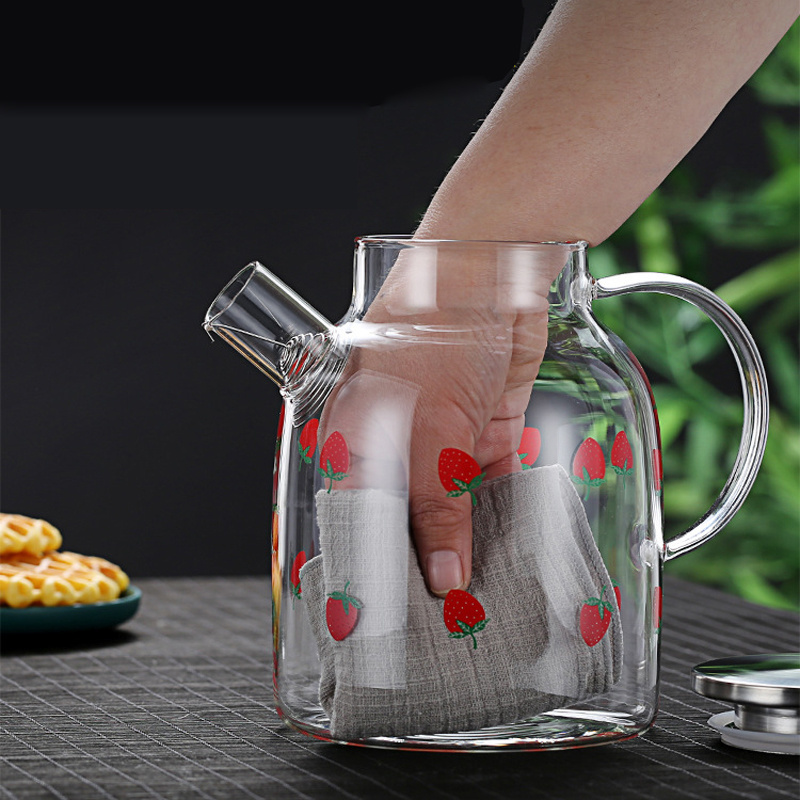 Newly Strawberry Designed Heat Resistant Borosilicate Glass Water Jug Glass Set Carafe With Steel Lid