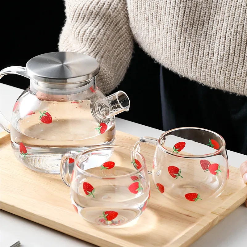 Newly Strawberry Designed Heat Resistant Borosilicate Glass Water Jug Glass Set Carafe With Steel Lid