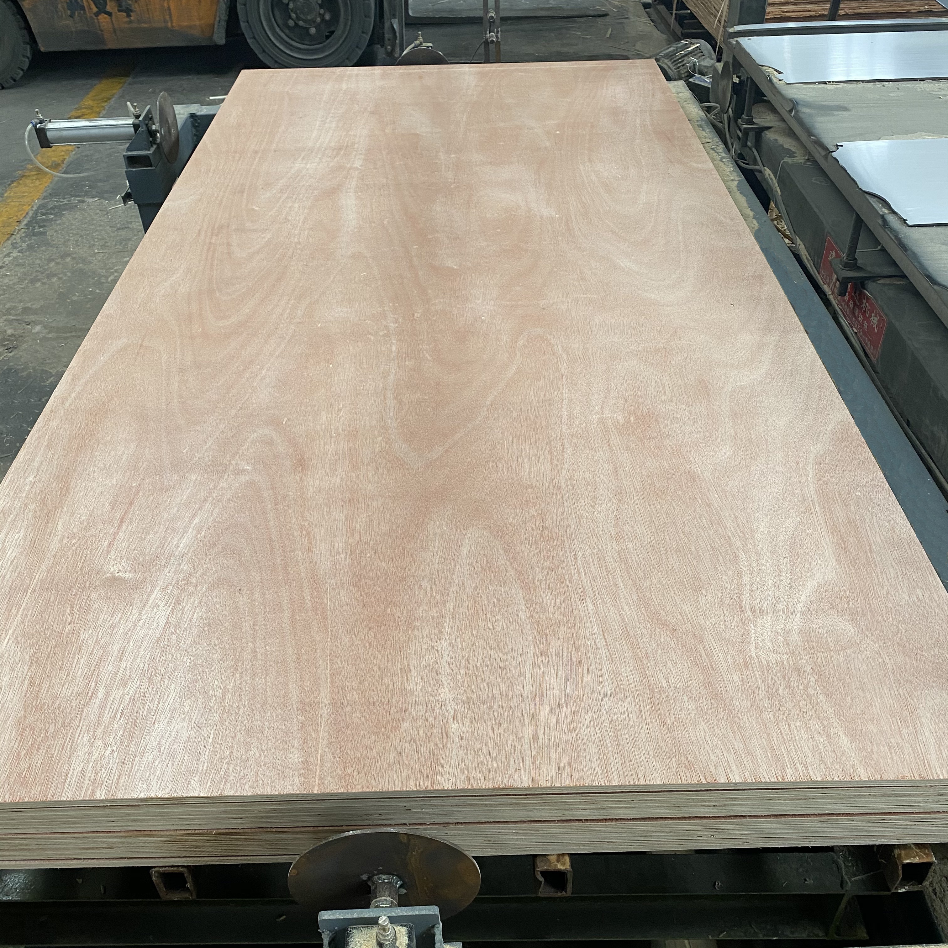 Linyi okume bingtangore meranti poplar plywood WBP marine grade plywood in China