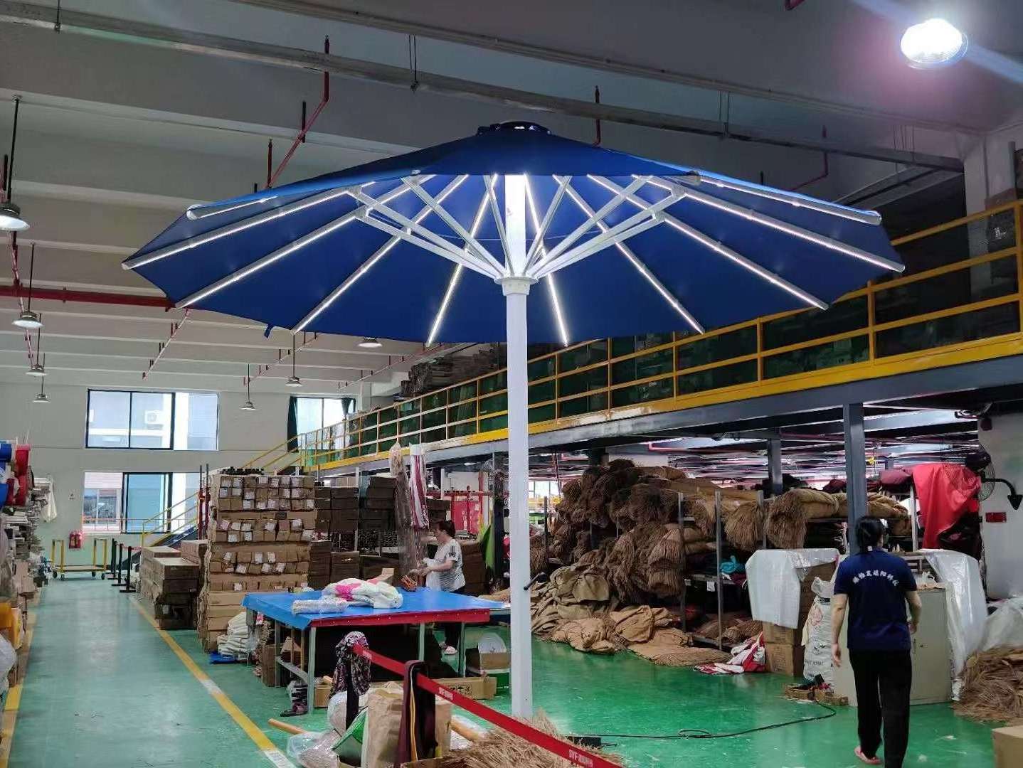 customized big size huge outdoor umbrella bear coffee drink bar parasol telescopic patio umbrella 5*5 furniture parasol