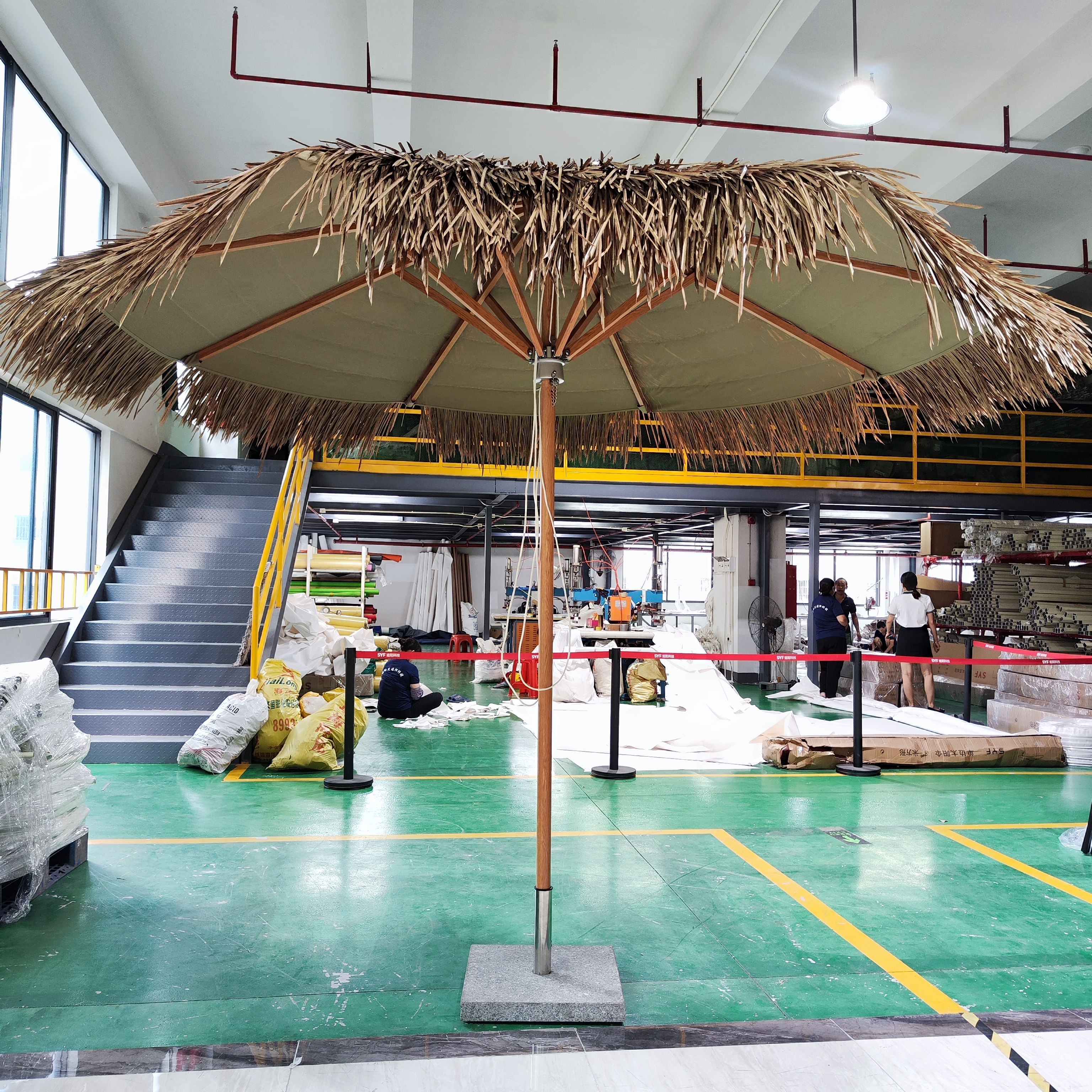 Crank Open System 10 Feet Beach Umbrella Tiki Thatched Hula Umbrella Straw Parasol Umbrella in Natural Retro Style