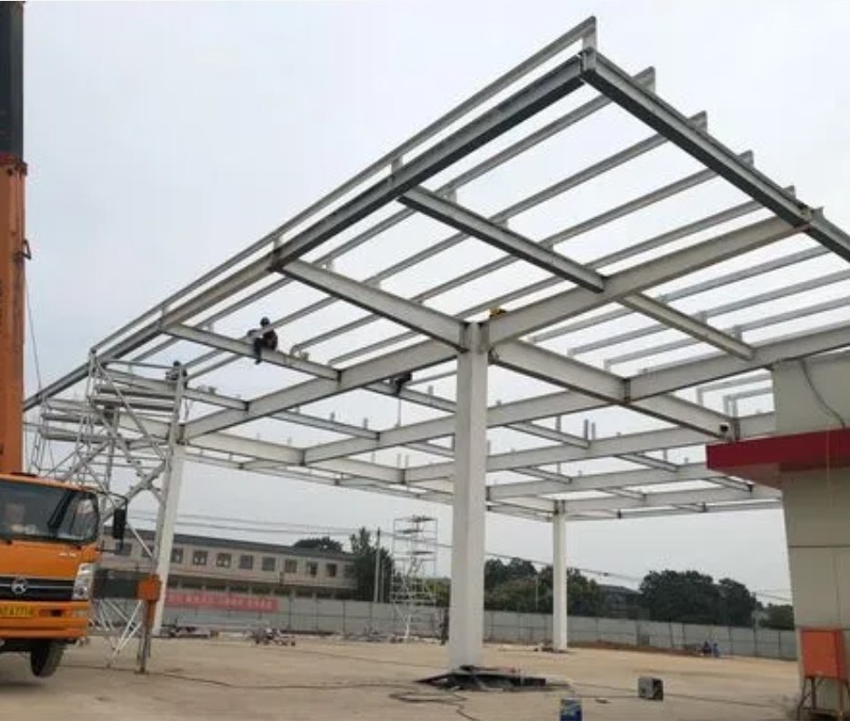 Low cost gas station canopy steel structure