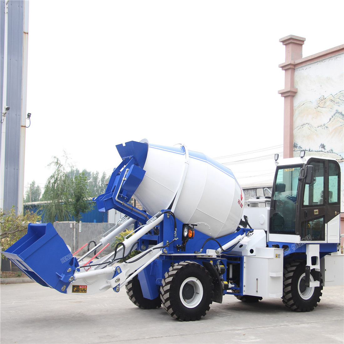 2m3 Diesel concrete truck mixer drum with hopper and tyre