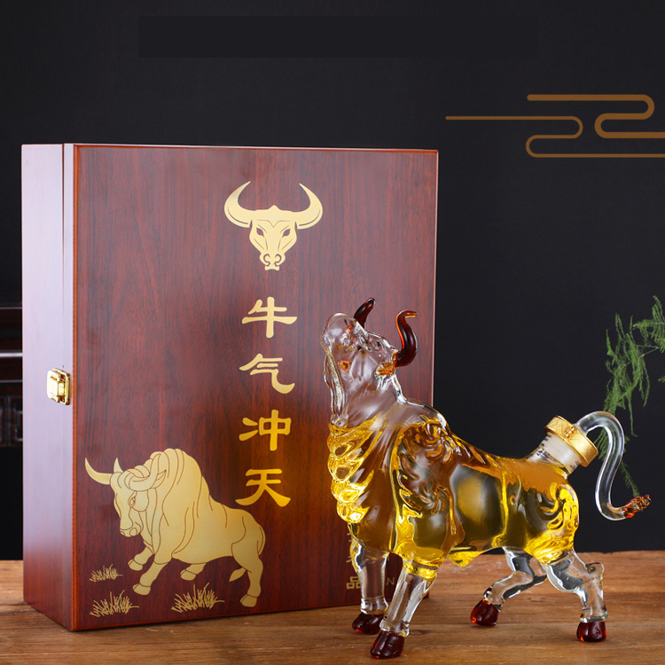 Custom Design Zodiac Bull Shaped Glass Bottle for Brandy / Glass Animal Bottle / Handblown Glass Decanter