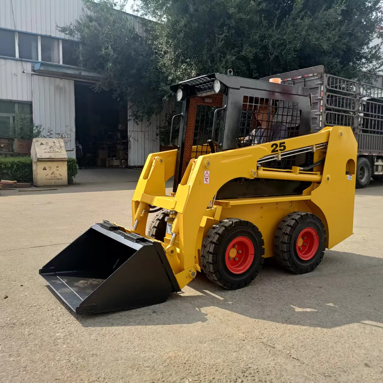 YF25 Skid Steer Loader with 25hp Japan Engine Loading Capacity 380kg Mini Snow Plow for Skid Steer Loader Price