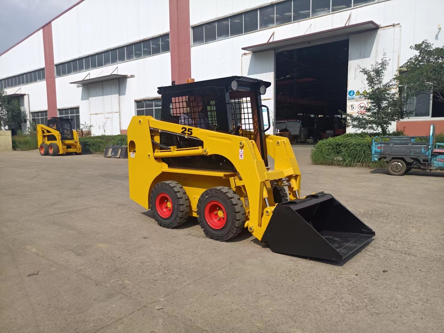 YF25 Skid Steer Loader with 25hp Japan Engine Loading Capacity 380kg Mini Snow Plow for Skid Steer Loader Price