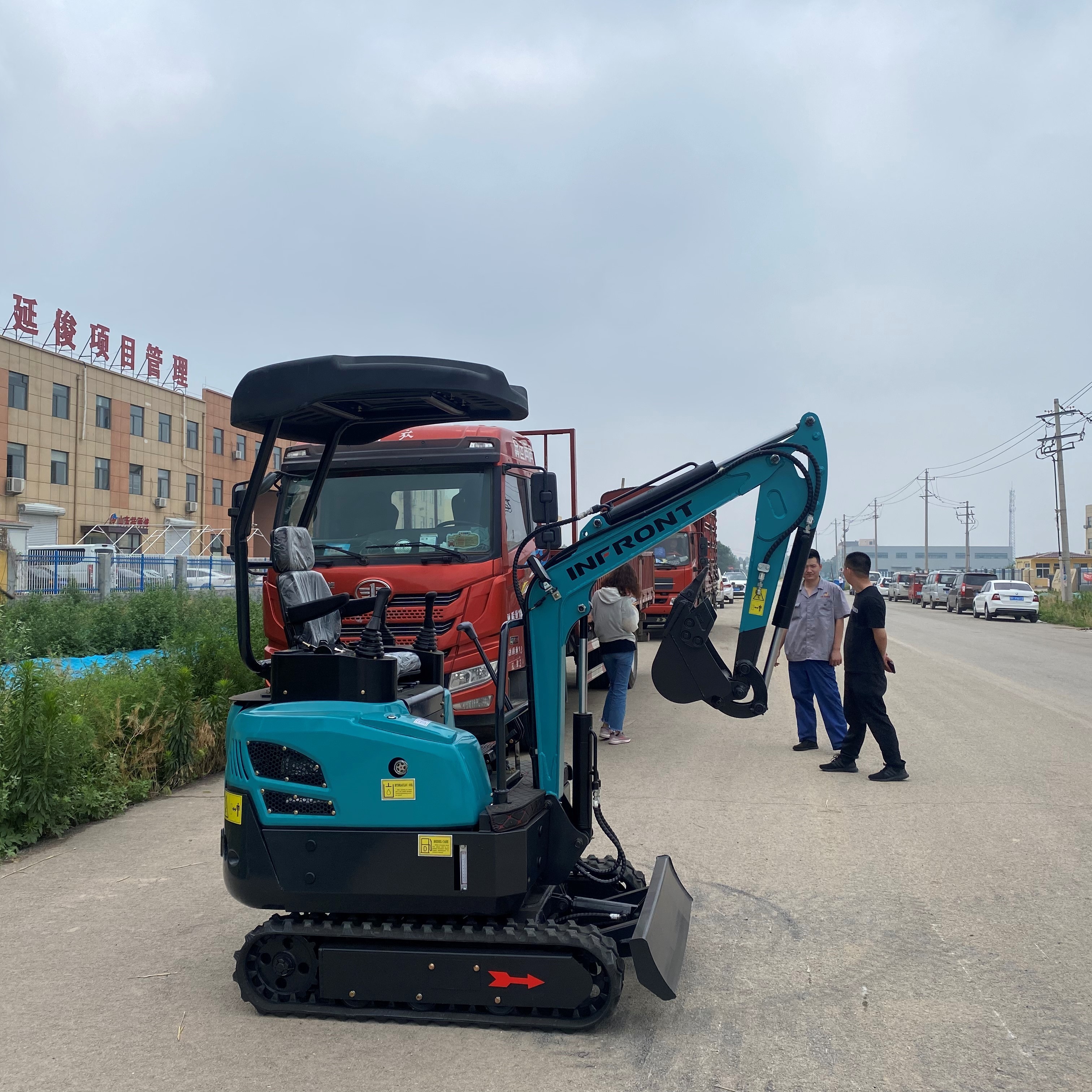 1.5 ton diesel digger trailer mini excavator from china for sale